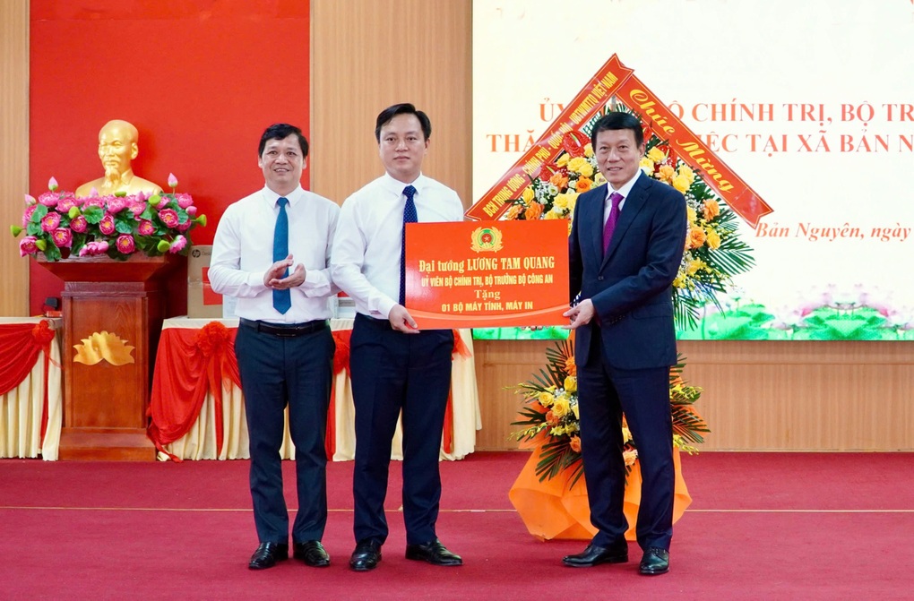 Chuyển mạnh từ tư duy “quản lý hành chính sang phục vụ nhân dân - 1 Chuyển mạnh từ tư duy “quản lý hành chính sang phục vụ nhân dân - 1