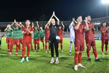 Nữ tỷ phú Madame Pang lại "vung" tiền thưởng cho đội tuyển Thái Lan