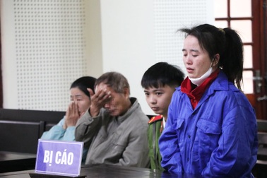 Nước mắt cha già bán hết tài sản "cứu" con gái cờ bạc