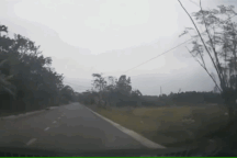 Ô tô đi nhanh gặp xe "ú òa": Lỗi thường gặp ở nhiều tài xế