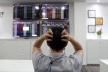 Điếng người "cú đánh úp phút 90" phiên giao dịch cuối năm