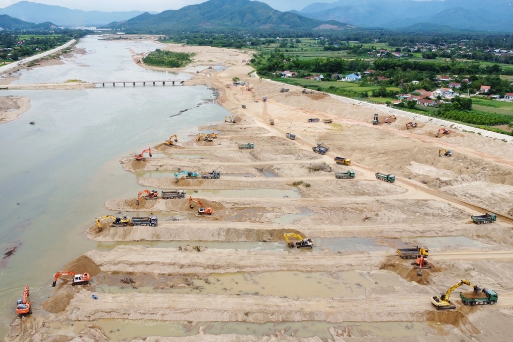 Tạm đình chỉ công tác chủ tịch xã vì buông lỏng quản lý khoáng sản - 1 Tạm đình chỉ công tác chủ tịch xã vì buông lỏng quản lý khoáng sản - 1