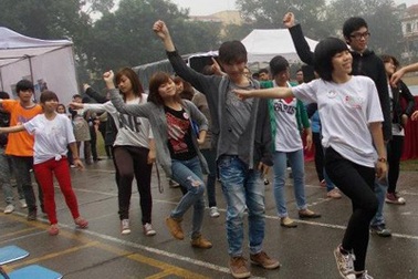 Sinh viên nhảy flashmob mừng ngày Pháp ngữ