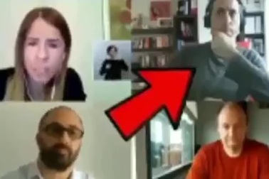 Tình huống bất ngờ và hài hước trong buổi họp trực tuyến