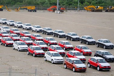 Một tháng, hơn 12.300 ô tô ngoại lăn bánh về Việt Nam