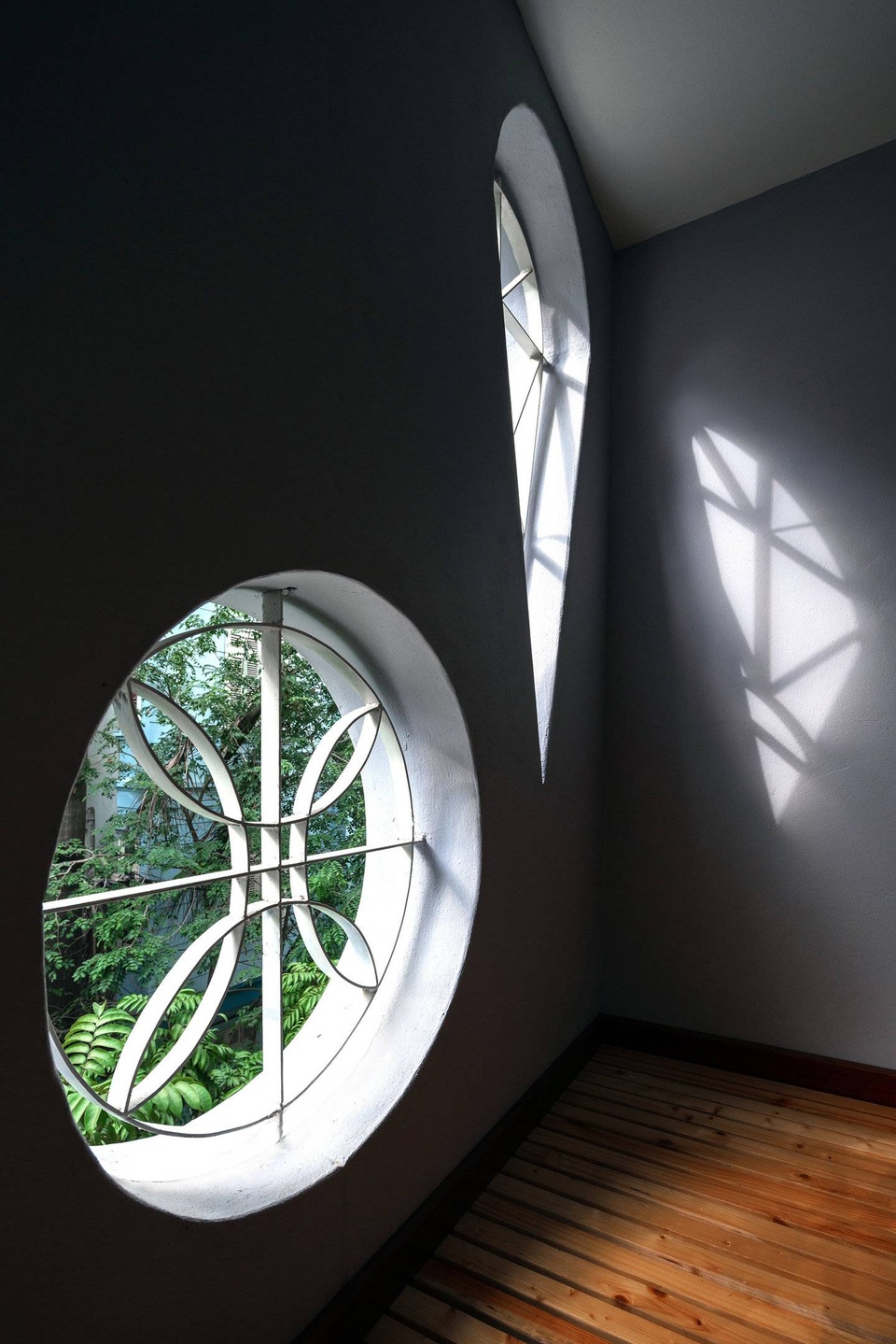 Ngôi nhà 5 tầng có mặt tiền độc đáo, nổi bật trên phố Hà Nội - 4