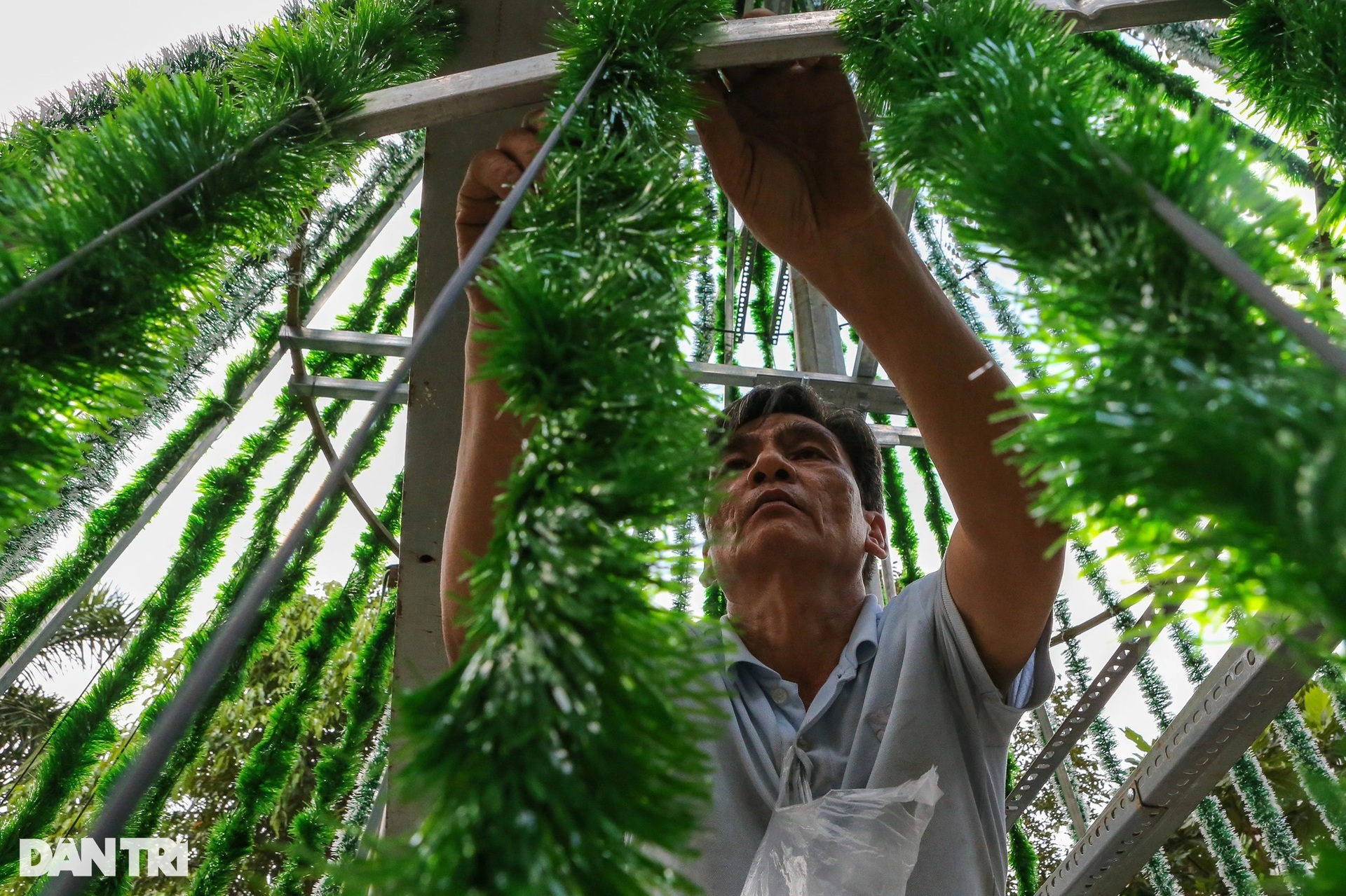 Hẻm nhỏ Sài Gòn trang hoàng đón Giáng sinh - 2 Hẻm nhỏ Sài Gòn trang hoàng đón Giáng sinh - 2