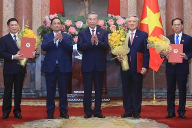 Tổng Bí thư, Chủ tịch nước trao quyết định bổ nhiệm 5 thành viên Chính phủ