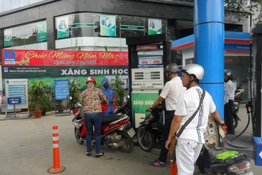 Xăng dầu lại chịu áp lực tăng giá mạnh vào ngày mai