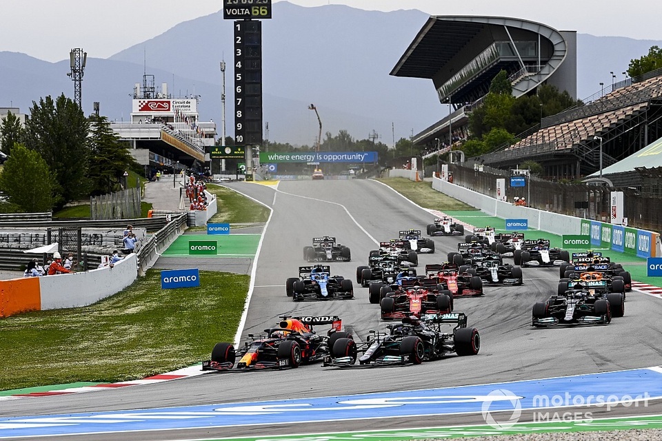 Chặng 4 mùa giải F1 2021: Hamilton đánh úp Verstappen, thong dong về đích - 2 Chặng 4 mùa giải F1 2021: Hamilton đánh úp Verstappen, thong dong về đích - 2