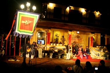 Đắm say hồn thơ xưa dưới đền đài cổ kính