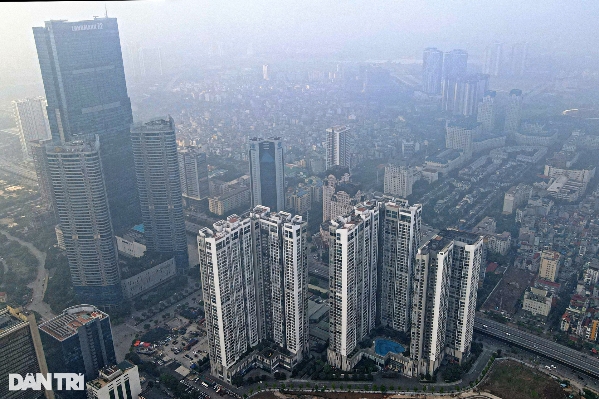 Cảnh báo Hà Nội ô nhiễm không khí, nhiều tòa nhà biến mất trong sương mù - 11 Cảnh báo Hà Nội ô nhiễm không khí, nhiều tòa nhà biến mất trong sương mù - 11