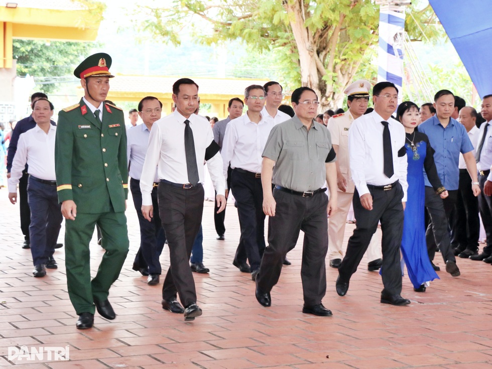 Thủ tướng dự lễ truy điệu và an táng hài cốt liệt sỹ tại An Giang - 1 Thủ tướng dự lễ truy điệu và an táng hài cốt liệt sỹ tại An Giang - 1