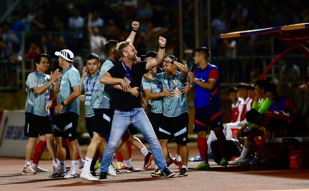 HLV Mano Polking: “Muốn dự World Cup, cầu thủ Việt Nam nên ra nước ngoài” - 1