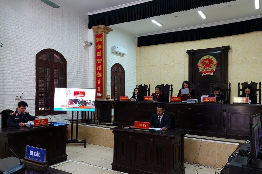 Đang nợ án, vẫn tiếp tục ăn mặc đẹp, đi xe sang để lừa đảo - 1 Đang nợ án, vẫn tiếp tục ăn mặc đẹp, đi xe sang để lừa đảo - 1