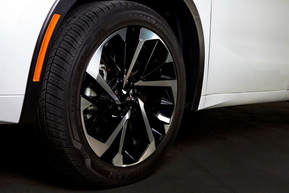 Mitsubishi Outlander 2022 ghi điểm về thiết kế, bị trừ điểm động cơ - 16 Mitsubishi Outlander 2022 ghi điểm về thiết kế, bị trừ điểm động cơ - 16