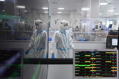 Hà Nội: Nhiều "vùng xanh" chuyển màu, hơn 549 F0 nặng, nguy kịch