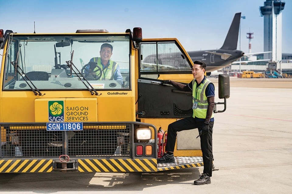 Chuyện ít biết về nghề kéo đẩy tàu bay - 1 Chuyện ít biết về nghề kéo đẩy tàu bay - 1