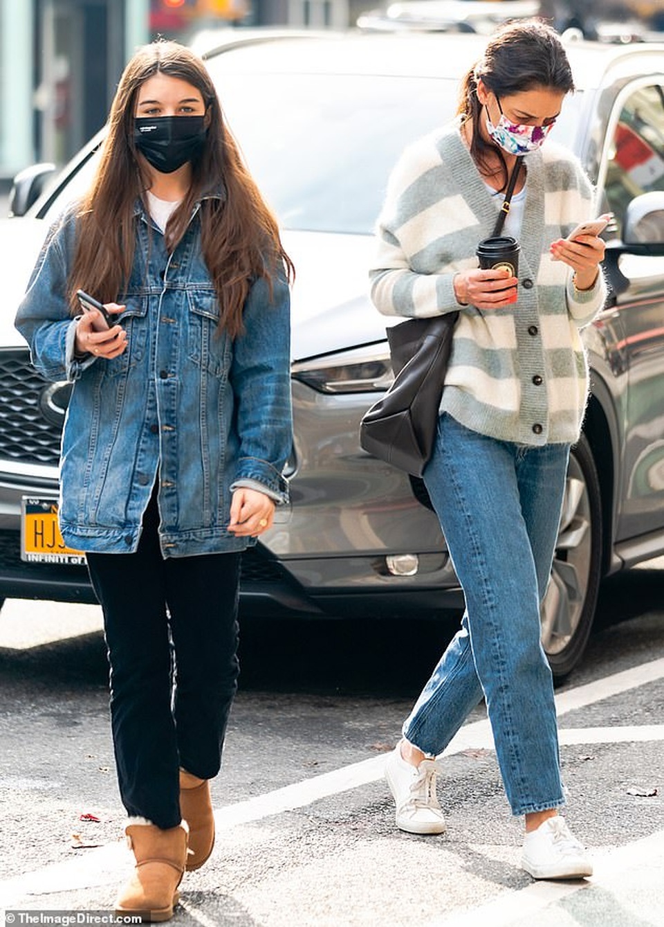 Katie Holmes cùng con gái đi sắm đồ Giáng sinh - 4 Katie Holmes cùng con gái đi sắm đồ Giáng sinh - 4