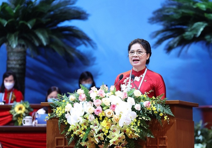 Chủ tịch Hội LHPN Việt Nam Hà Thị Nga đọc diễn văn khai mạc Đại hội.