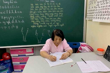 Bà giáo già 25 năm mở lớp học tình thương