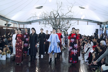 Ấm áp sắc xuân qua bộ sưu tập áo dài độc đáo