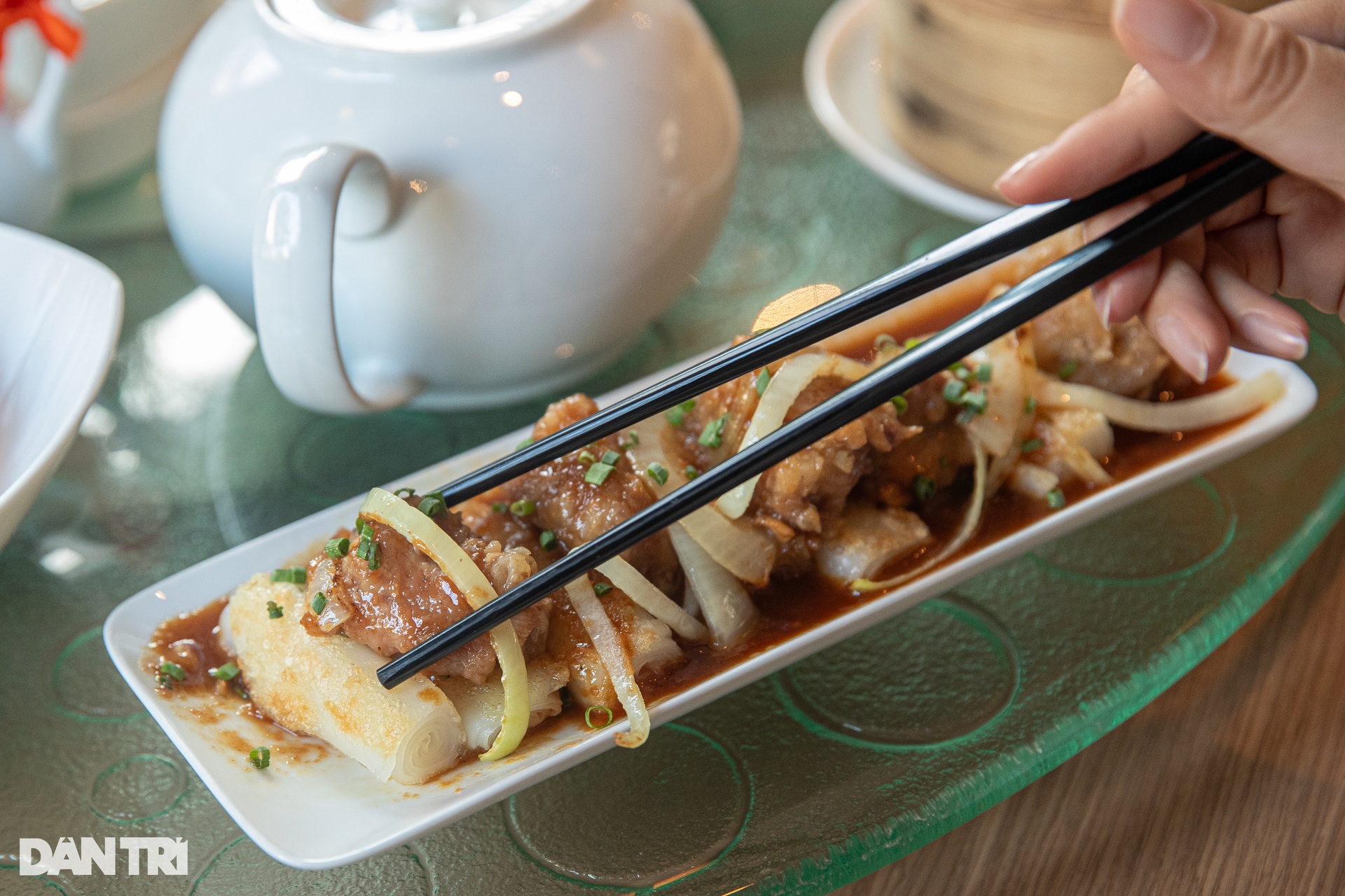 Nhà hàng hơn 2 thập kỷ ở TPHCM đưa bào ngư, vàng lá vào dimsum - 10 Nhà hàng hơn 2 thập kỷ ở TPHCM đưa bào ngư, vàng lá vào dimsum - 10