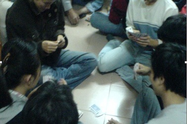 Trò chơi “đỏ đen” phổ biến trong giáo chức?