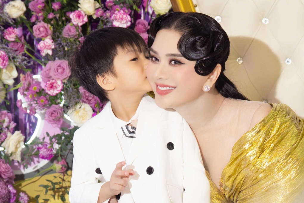 Lâm Khánh Chi đón sinh nhật tuổi 46, kể chuyện con trai đốc thúc lấy chồng - 2 Lâm Khánh Chi đón sinh nhật tuổi 46, kể chuyện con trai đốc thúc lấy chồng - 2