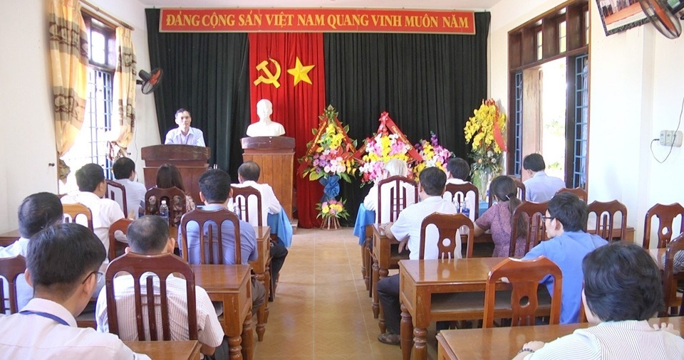 Hiệu trưởng trường THPT Cửa Tùng bị cách chức tất cả các chức vụ trong Đảng - 1 Hiệu trưởng trường THPT Cửa Tùng bị cách chức tất cả các chức vụ trong Đảng - 1