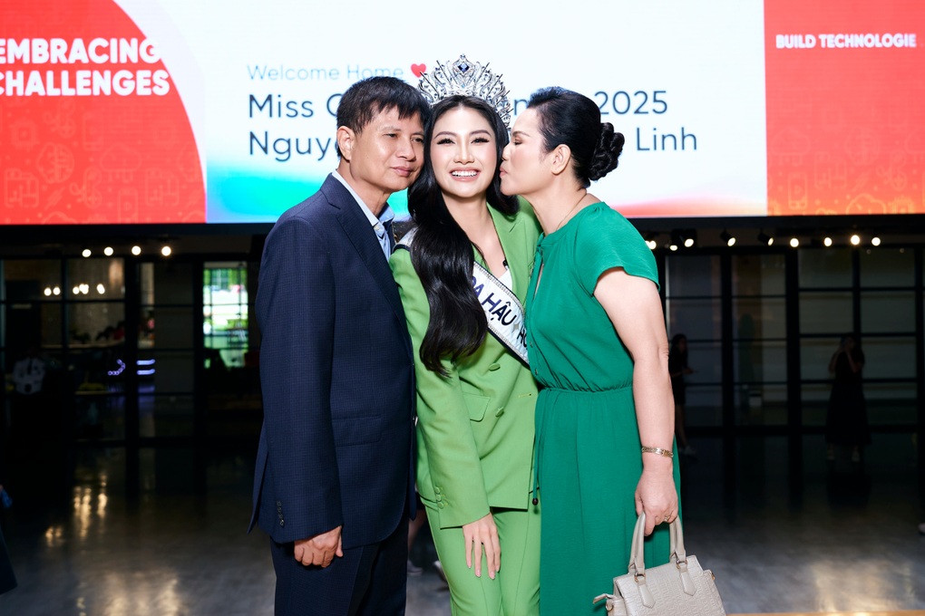 Hoa hậu Phương Linh rời vị trí chuyên viên công nghệ sau đăng quang - 3 Hoa hậu Phương Linh rời vị trí chuyên viên công nghệ sau đăng quang - 3