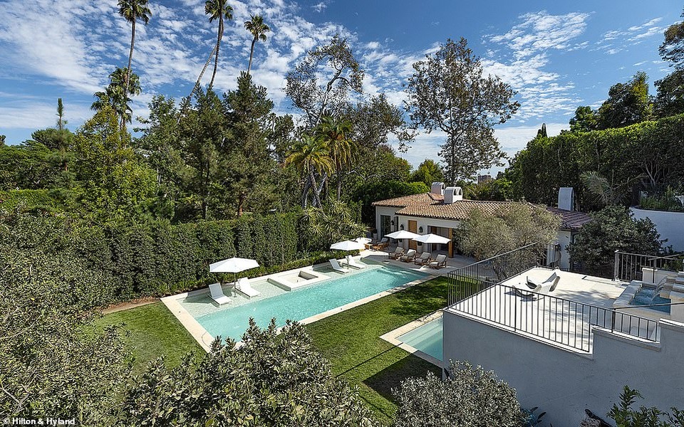 Tỷ phú sáng lập Uber vung tiền tậu biệt thự 43 triệu USD giữa tâm dịch - 12 Tỷ phú sáng lập Uber vung tiền tậu biệt thự 43 triệu USD giữa tâm dịch - 12