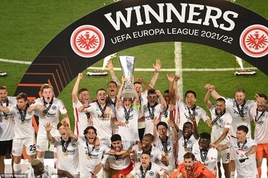 Đánh bại Rangers trên loạt "đấu súng", Frankfurt vô địch Europa League