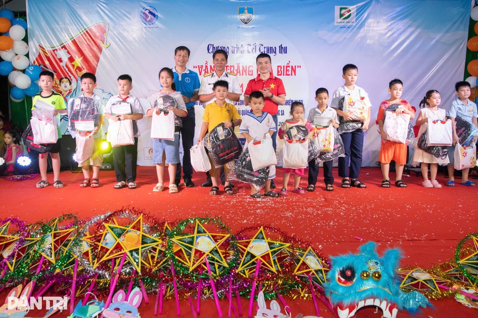 Tết Trung thu của con chiến sĩ Trường Sa và điều ước đặc biệt - 10