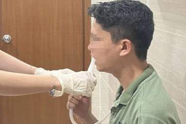 TPHCM nắng nóng kéo dài, hàng trăm người dân nhập viện vì viêm mũi họng