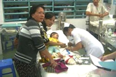 Uống nhầm thuốc trừ cỏ, bé 2 tuổi nguy kịch