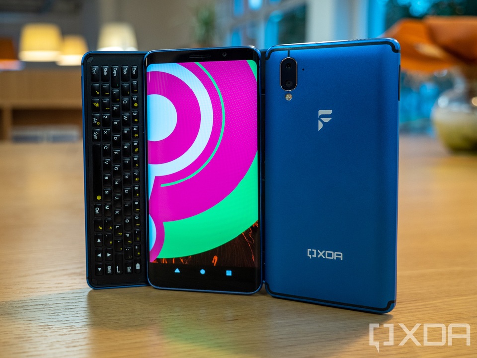 Độc đáo chiếc smartphone được cài đặt đồng thời 3 nền tảng khác nhau - 2 Độc đáo chiếc smartphone được cài đặt đồng thời 3 nền tảng khác nhau - 2