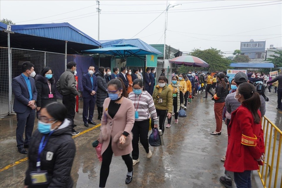 Công nhân là F0 điều trị tại nhà gặp khó với thủ tục hưởng BHXH - 2 Công nhân là F0 điều trị tại nhà gặp khó với thủ tục hưởng BHXH - 2