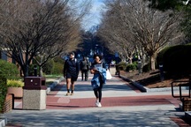 Trường ĐH dành cho người Mỹ gốc Phi: Thành công chống dịch nhờ sinh viên