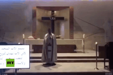 Video mái nhà thờ rơi xuống đầu linh mục trong vụ nổ tại Li Băng