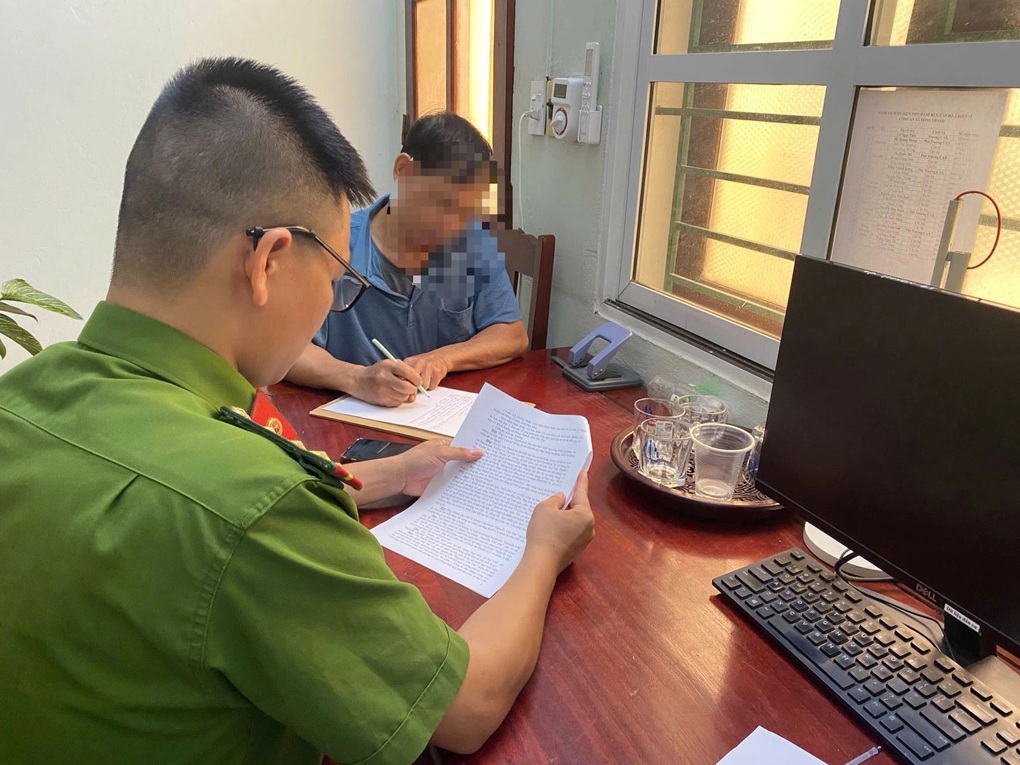 Bị phạt 7,5 triệu đồng vì chia sẻ thông tin xuyên tạc, bôi nhọ lãnh đạo - 1 Bị phạt 7,5 triệu đồng vì chia sẻ thông tin xuyên tạc, bôi nhọ lãnh đạo - 1
