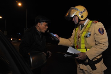 Mỗi lần vi phạm giao thông, tài xế sẽ bị... trừ điểm trên bằng lái?