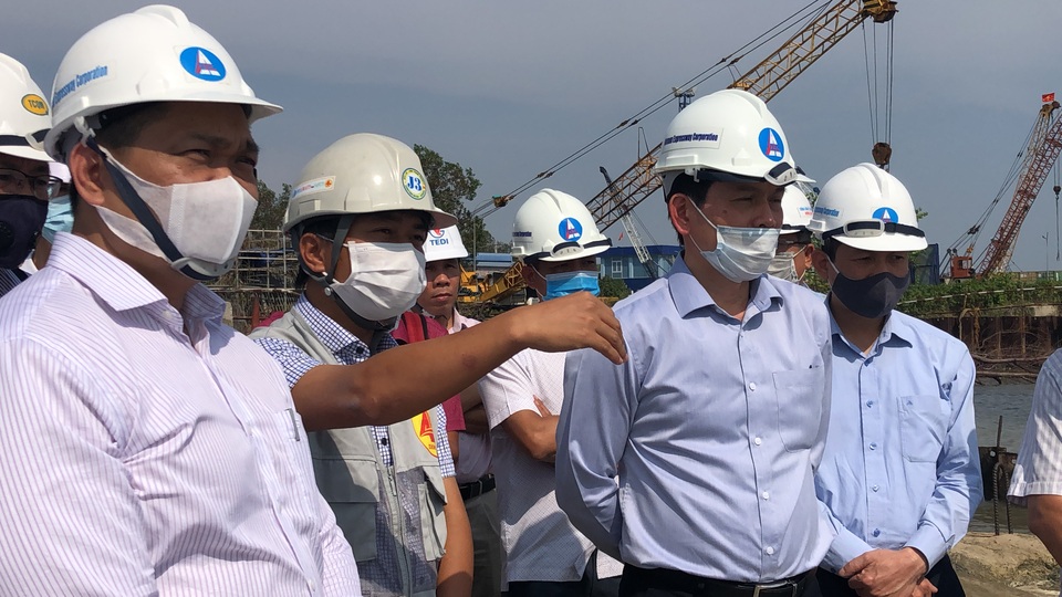 Vụ tàu container va chạm cầu Phước Khánh: Ước tính thiệt hại gần 20 tỉ đồng - 3 Vụ tàu container va chạm cầu Phước Khánh: Ước tính thiệt hại gần 20 tỉ đồng - 3