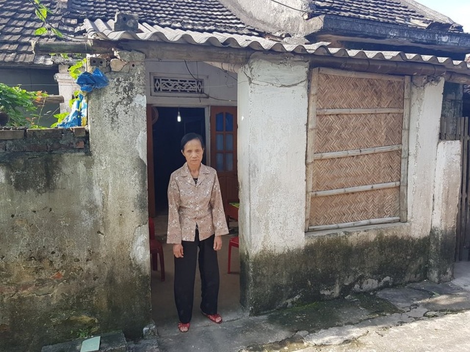 Cụ Phạm Thị Ốc đã được sống vui vẻ tuổi già trong căn nhà kiên cố - 1 Cụ Phạm Thị Ốc đã được sống vui vẻ tuổi già trong căn nhà kiên cố - 1