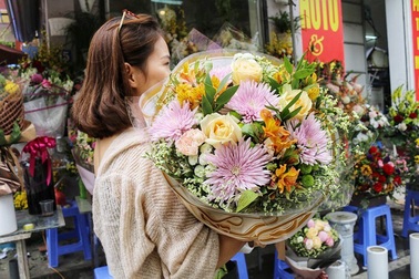 Hoa nhập ngoại đắt gấp 10 hoa thường, “cháy hàng” dịp 20/10