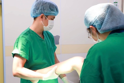 Người phụ nữ gặp tai nạn nghiêm trọng khi sang Singapore chữa  ung thư thận