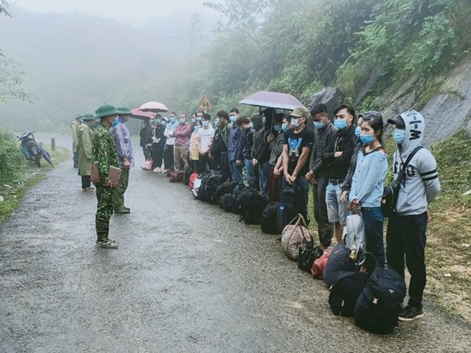 Hà Giang: Đưa 80 công dân nhập cảnh trái phép vào khu cách ly theo quy định - Ảnh 1. Hà Giang: Đưa 80 công dân nhập cảnh trái phép vào khu cách ly theo quy định - Ảnh 1.