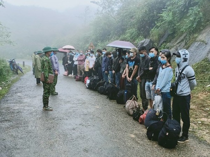 Hà Giang: Đưa 80 công dân nhập cảnh trái phép vào khu cách ly theo quy định - Ảnh 1.