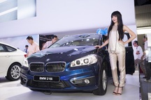 Lo hơn 600 xe tiền tỷ phơi mưa nắng, lãnh đạo cao cấp của BMW AG lại xin gặp Bộ Tài chính