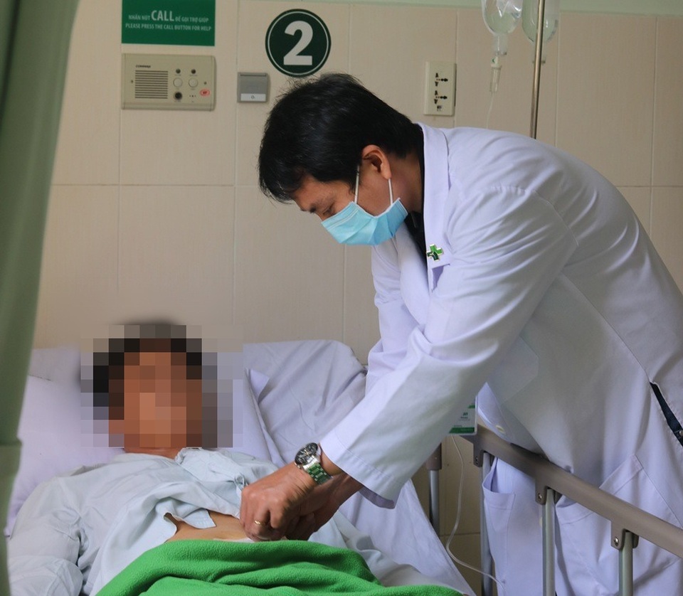 Người đàn ông bị vỡ bàng quang do té sau khi uống rượu - 1 Người đàn ông bị vỡ bàng quang do té sau khi uống rượu - 1